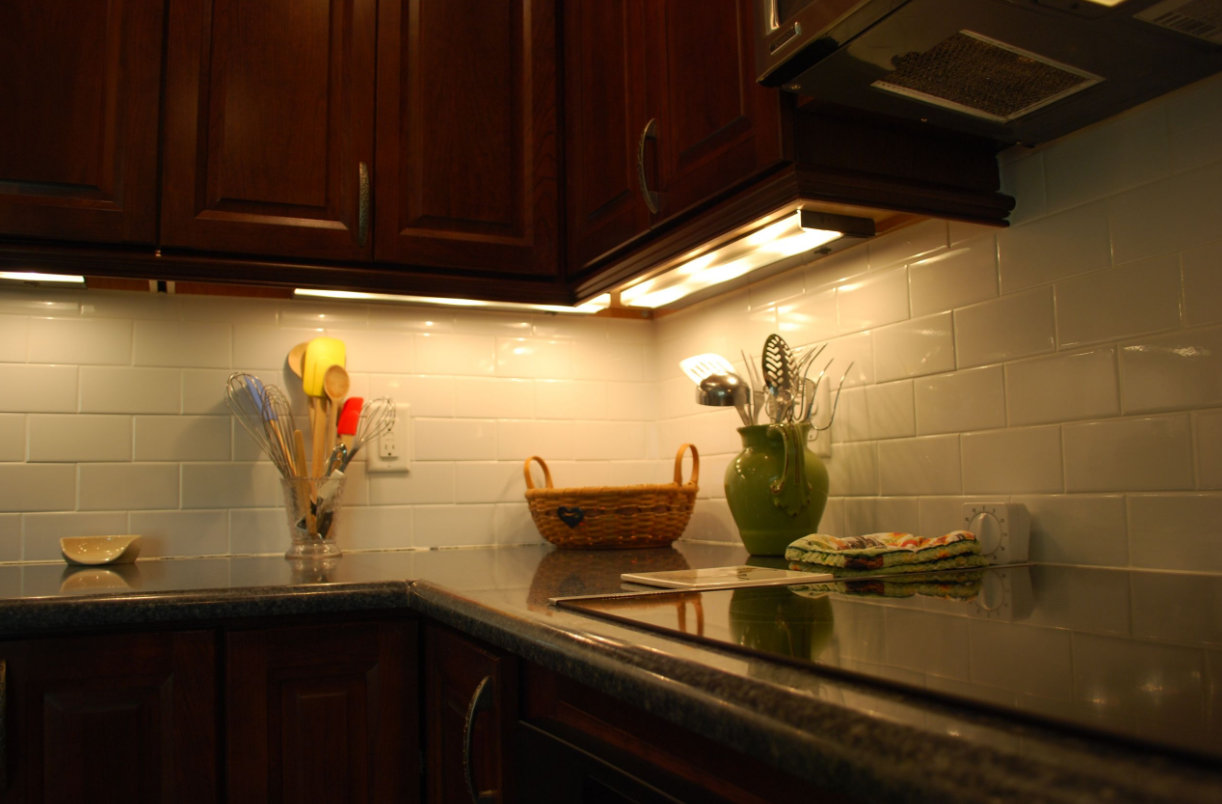 under cabinets lighting